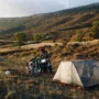 Consejos y trucos para disfrutar de una acampada con moto