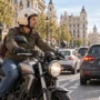 El efecto del tráfico de Madrid en tu moto: cómo cuidar el embrague y los frenos