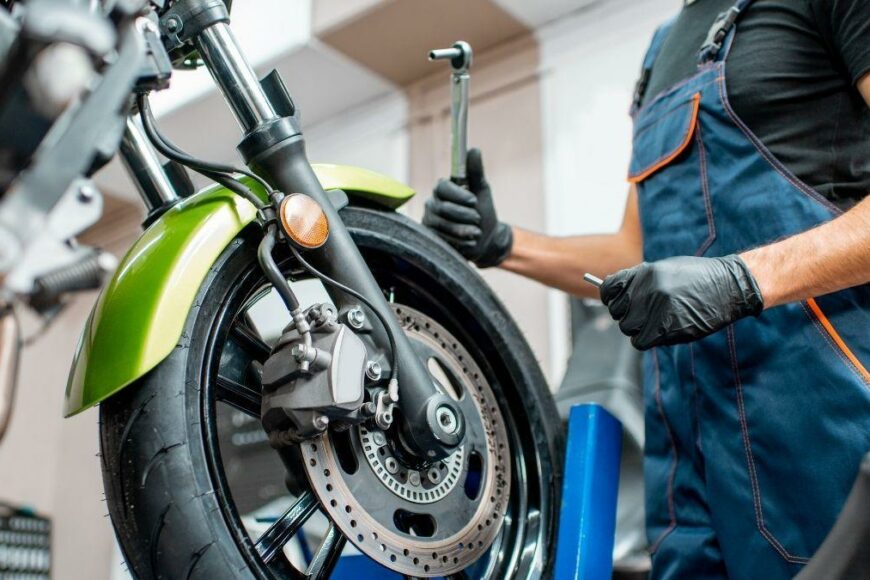 Cómo preparar tu moto para salidas de verano: checklist esencial
