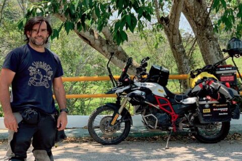Una charla con Charly Sinewan: vivir viajes épicos en moto