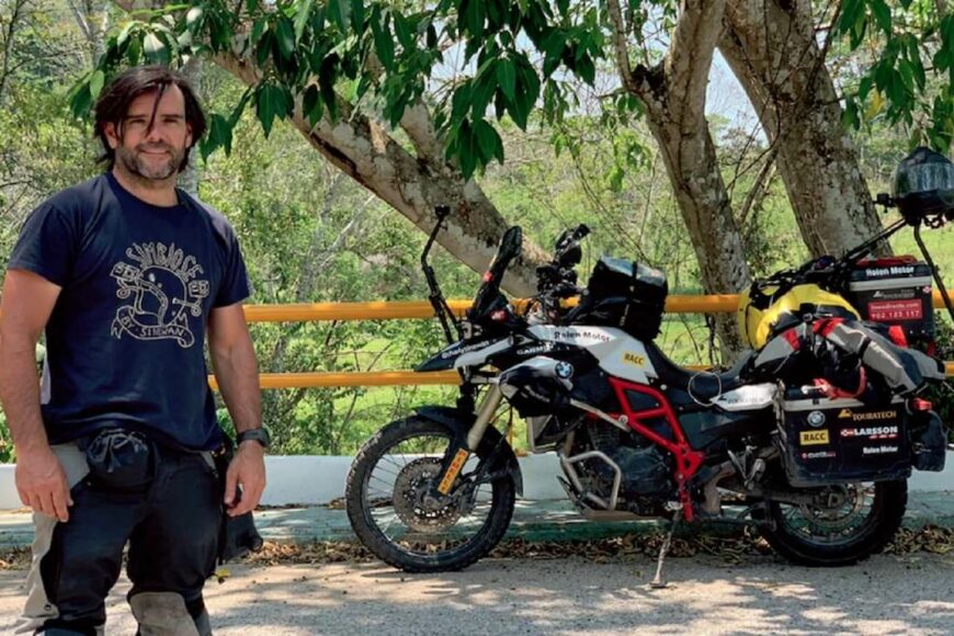 Una charla con Charly Sinewan: vivir viajes épicos en moto