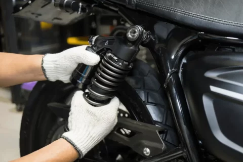 Guía rápida de ajustes de suspensión de moto según tipo de uso (urbano / carretera / viajes)