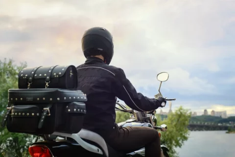 Accesorios imprescindibles para la moto en primavera: qué cambiar y por qué